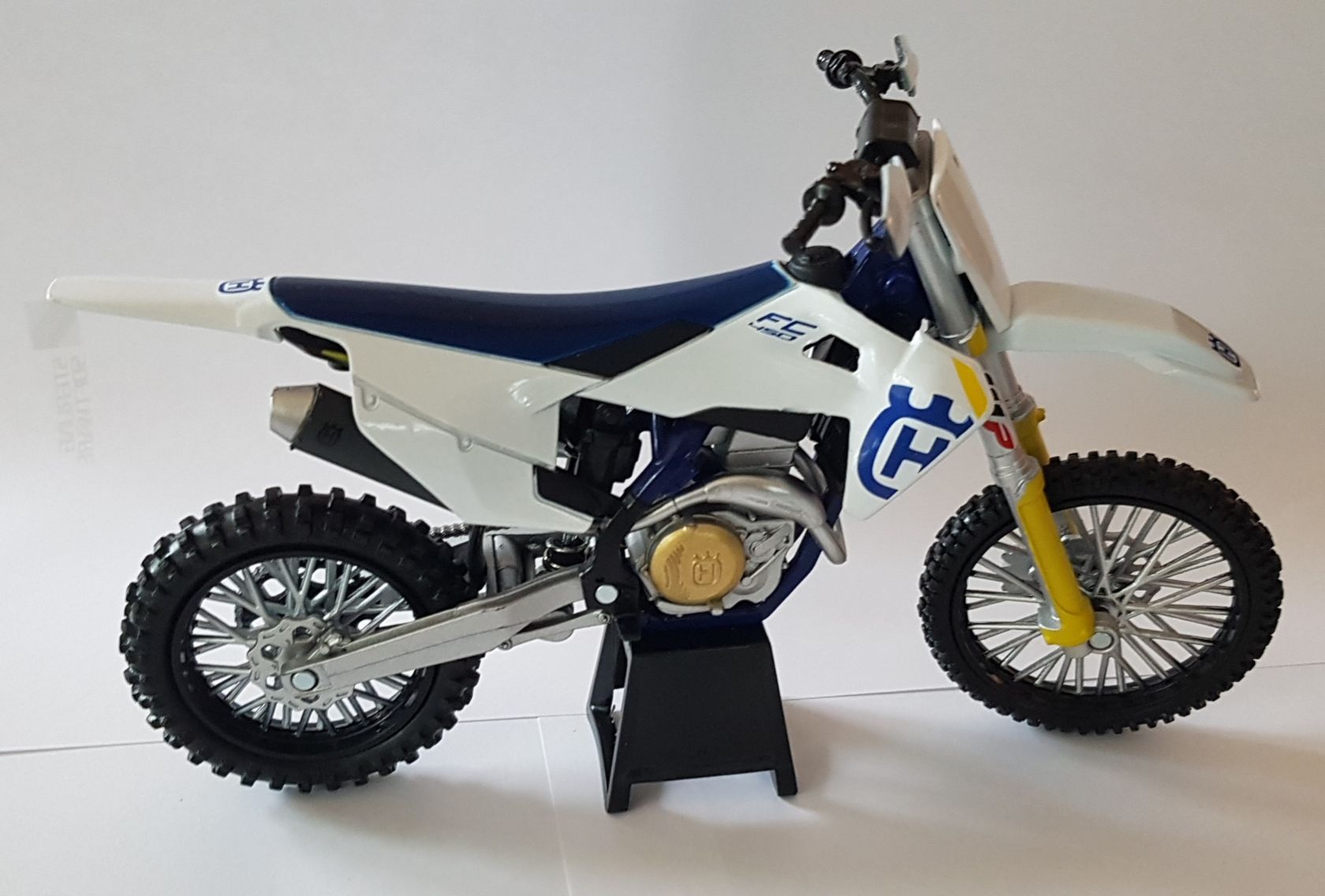 NEW RAY Mini Modell FC 450 2019, 1:12